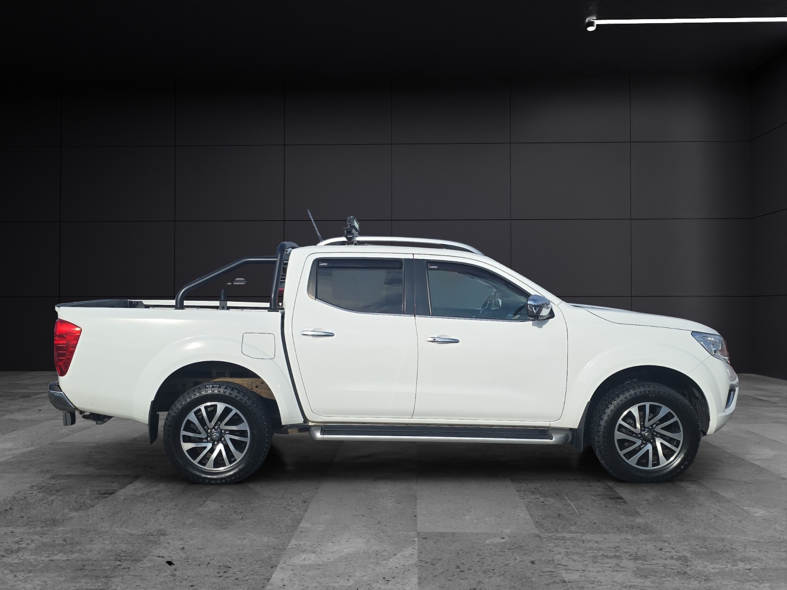 Fahrzeugabbildung Nissan Navara NP300 Tekna Double Cab 4x4 LED Navi AHK SHZ Kamera
