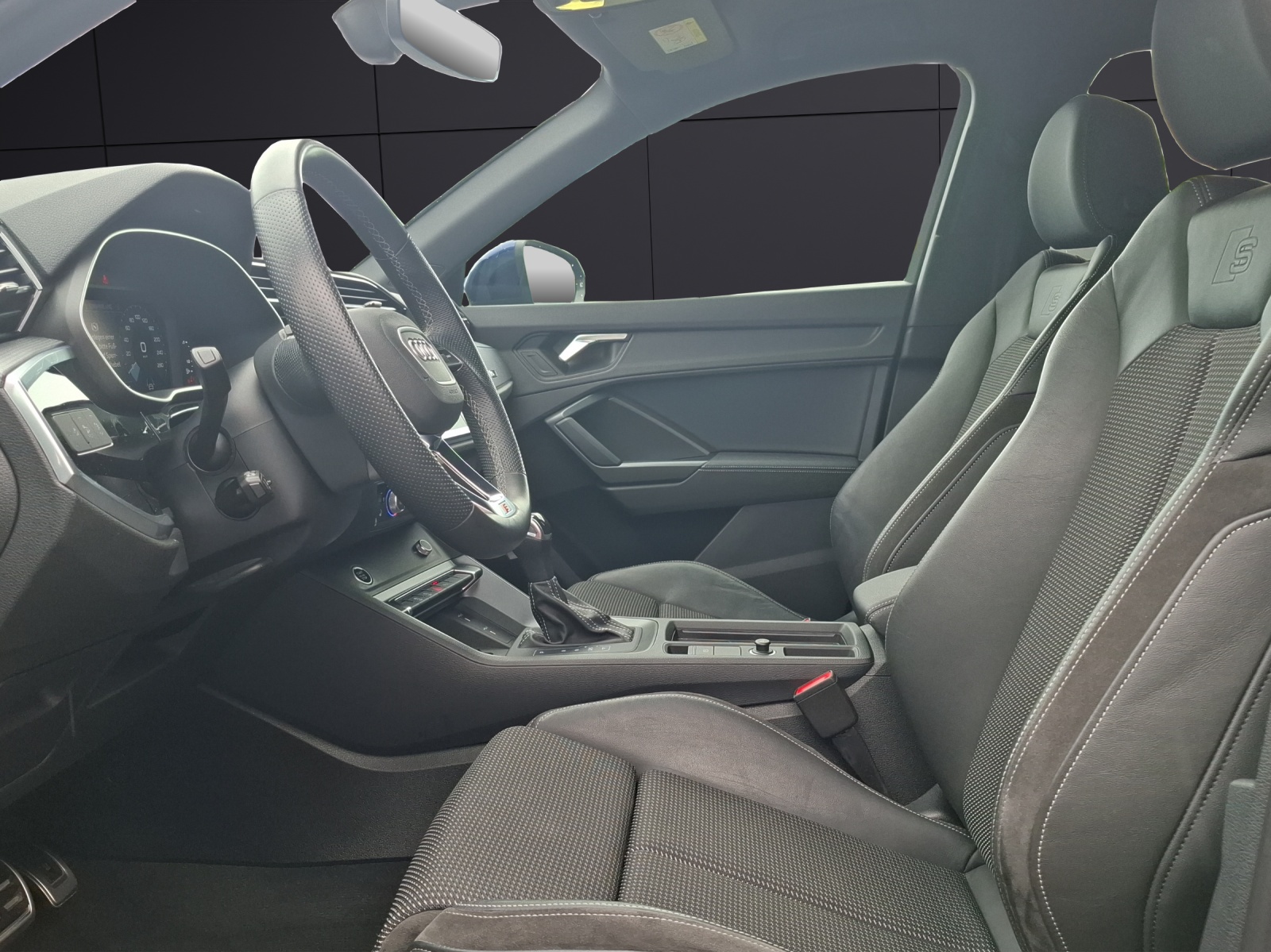 Fahrzeugabbildung Audi Q3 35 TFSI S-line S-tronic LED SHZ AVC APP ACC PDC