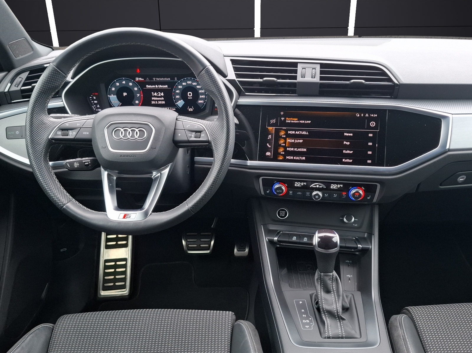 Fahrzeugabbildung Audi Q3 35 TFSI S-line S-tronic LED SHZ AVC APP ACC PDC
