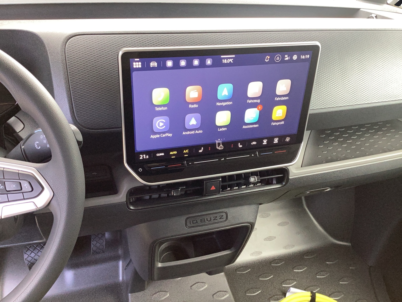 Fahrzeugabbildung Volkswagen ID. Buzz Cargo Pro AHK IQ Light ACC PDC REAR VIEW KLIMA