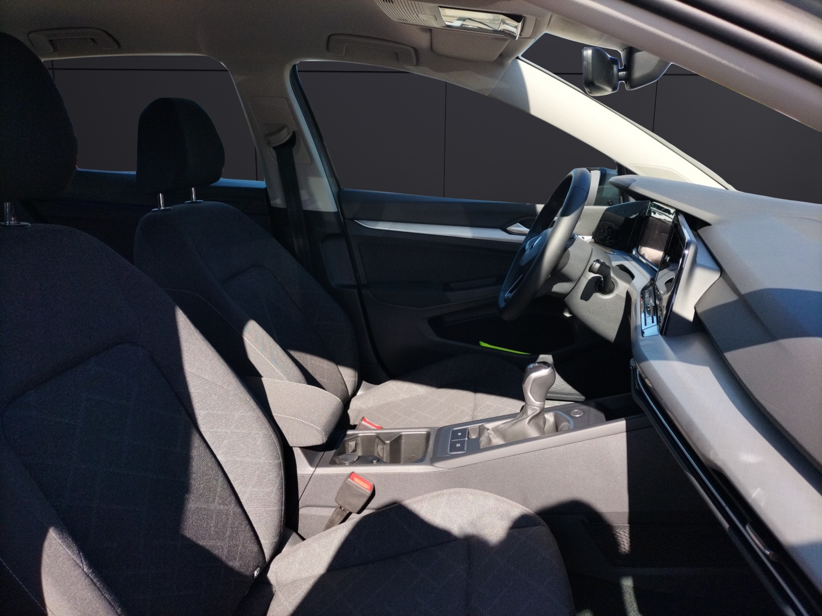 Fahrzeugabbildung Volkswagen Golf VIII TSI Life ACC Kamera LED Navi