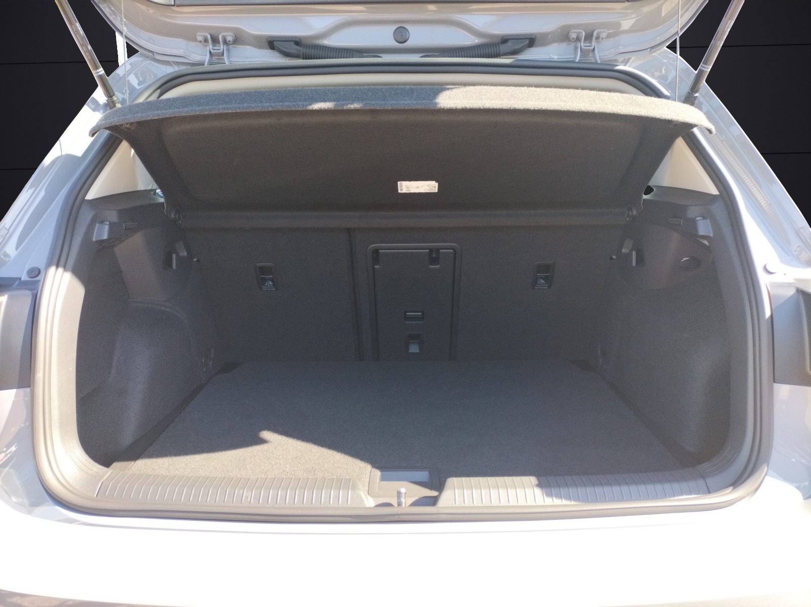 Fahrzeugabbildung Volkswagen Golf VIII TSI Life ACC Kamera LED Navi