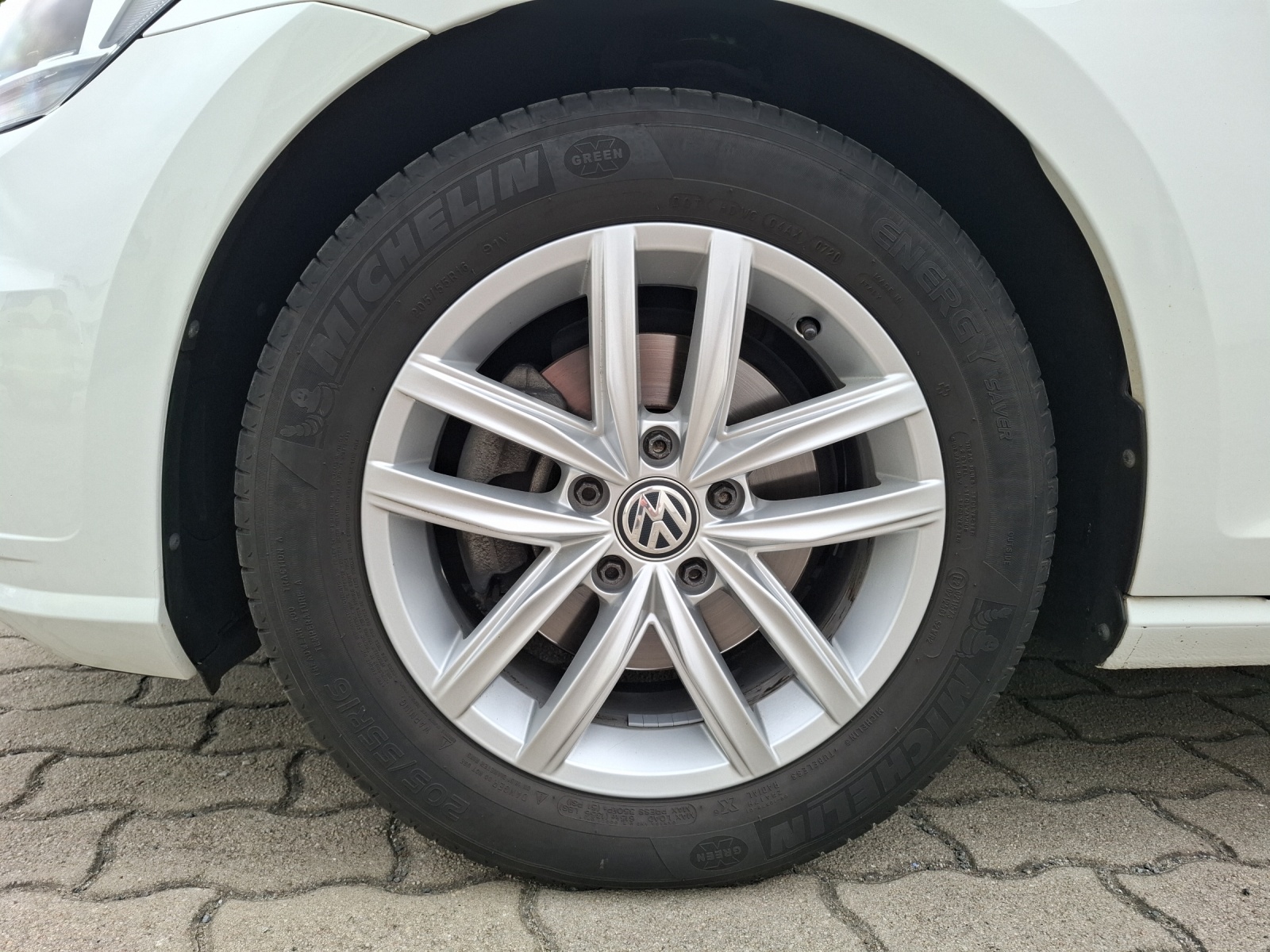 Fahrzeugabbildung Volkswagen Golf VII Variant TSI Comfortline Navi ACC RFK SH LM