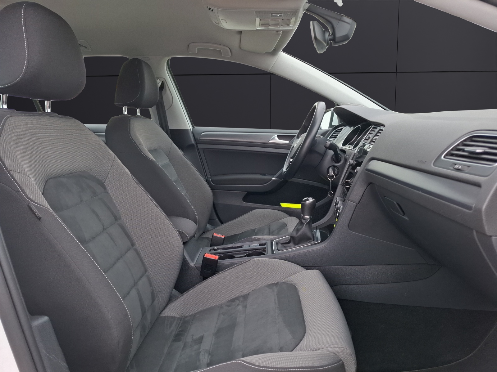 Fahrzeugabbildung Volkswagen Golf VII Variant TSI Comfortline Navi ACC RFK SH LM