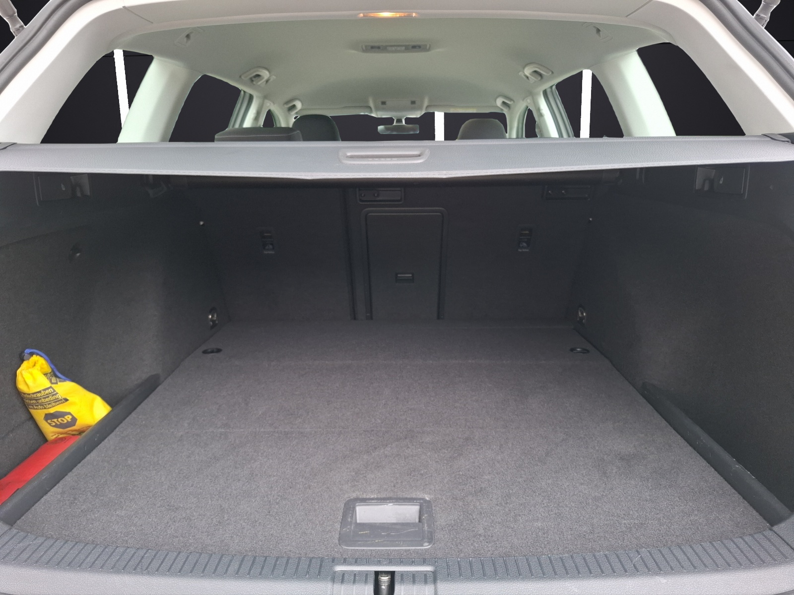 Fahrzeugabbildung Volkswagen Golf VII Variant TSI Comfortline Navi ACC RFK SH LM