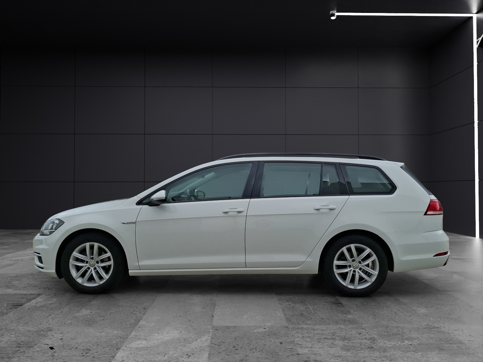 Fahrzeugabbildung Volkswagen Golf VII Variant TSI Comfortline Navi ACC RFK SH LM
