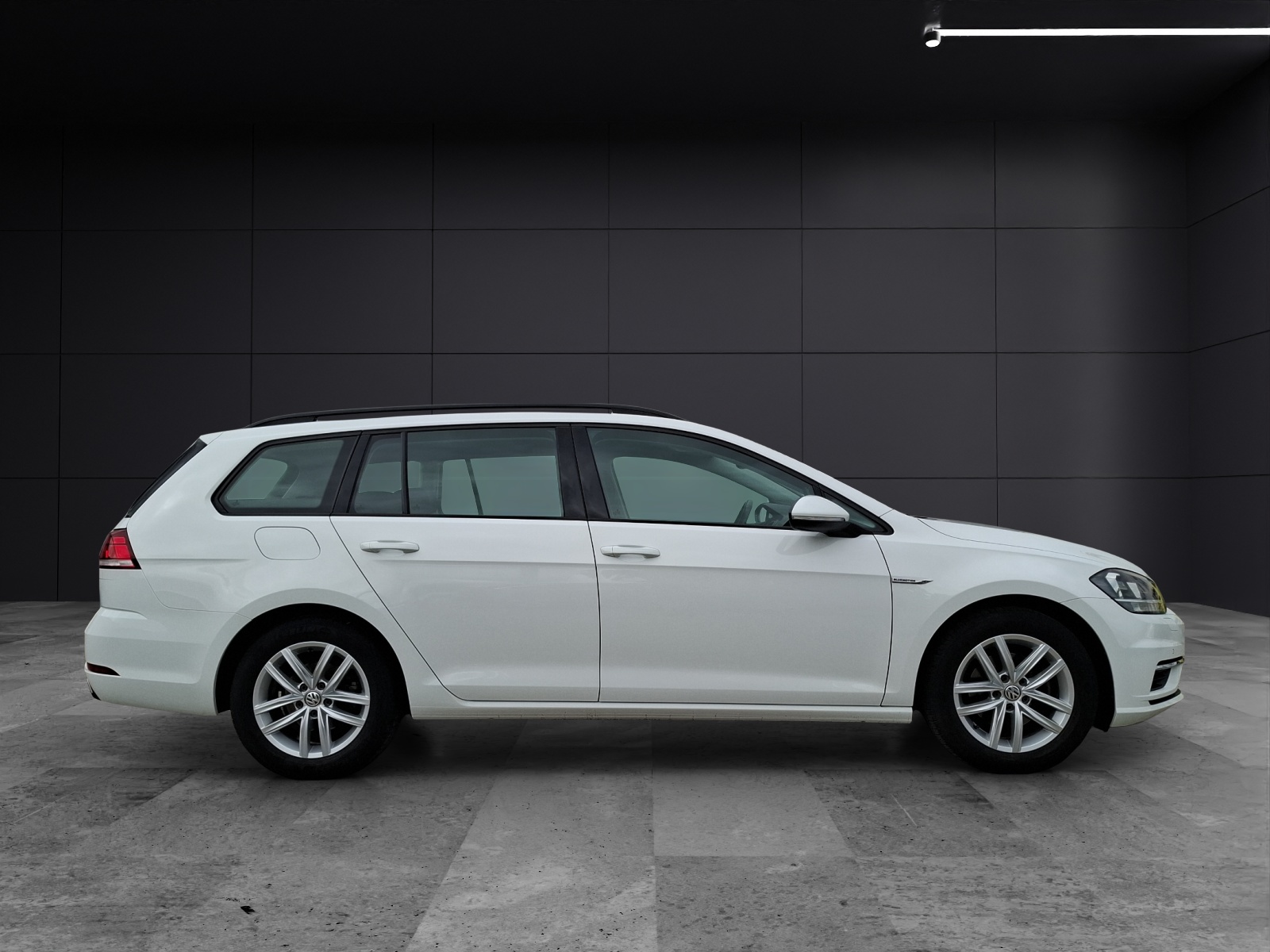 Fahrzeugabbildung Volkswagen Golf VII Variant TSI Comfortline Navi ACC RFK SH LM