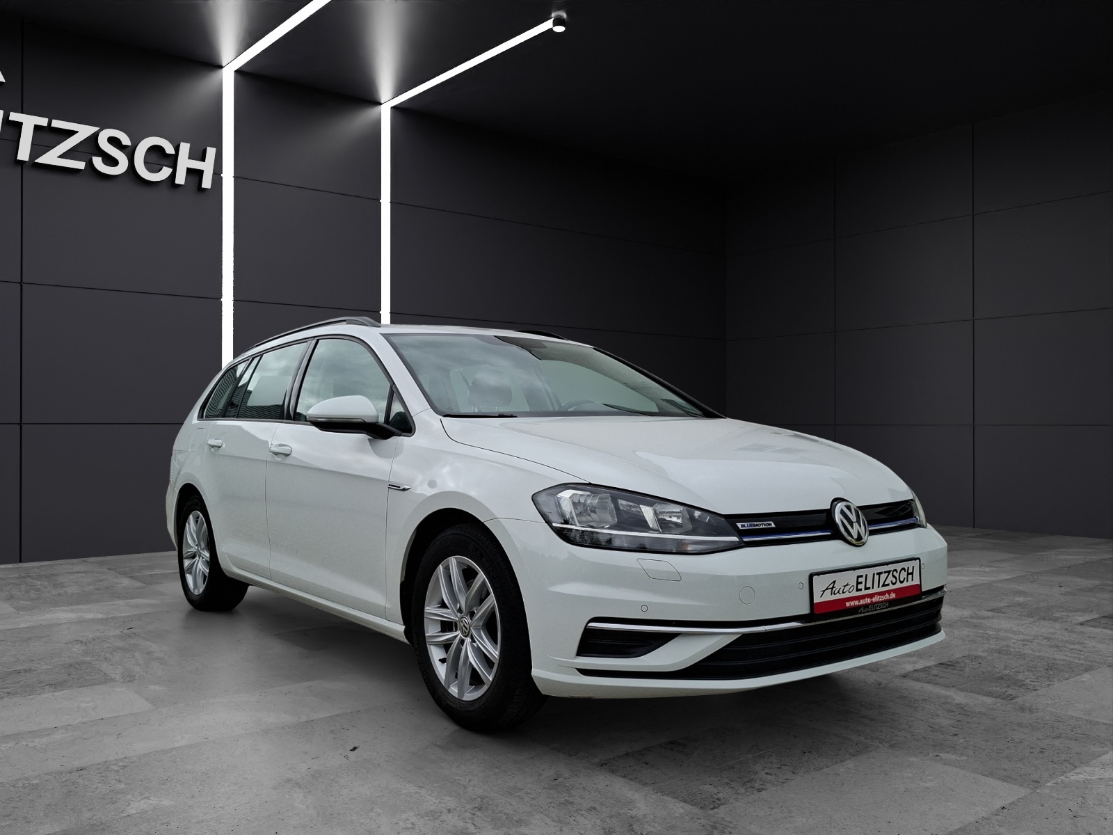 Fahrzeugabbildung Volkswagen Golf VII Variant TSI Comfortline Navi ACC RFK SH LM