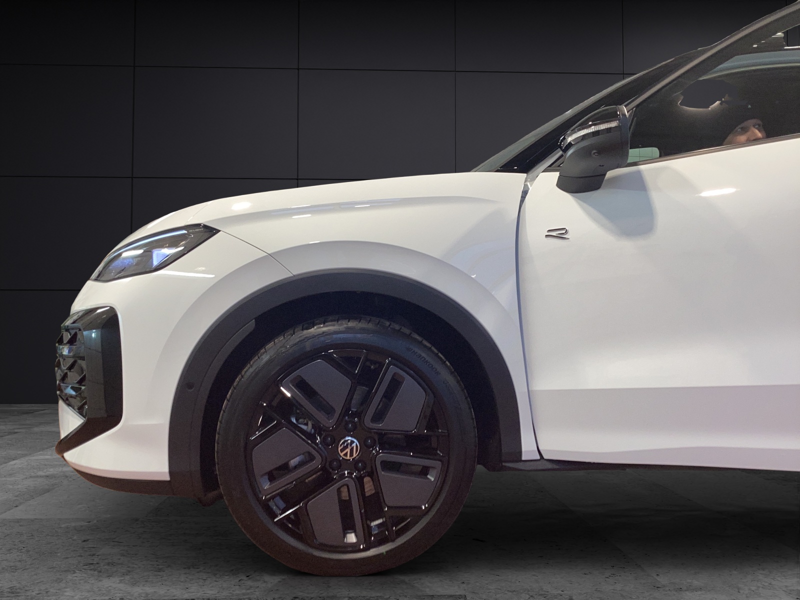 Fahrzeugabbildung Volkswagen T-Roc R-Line-Black-Style AHZV IQ.LIGHT SH H&K