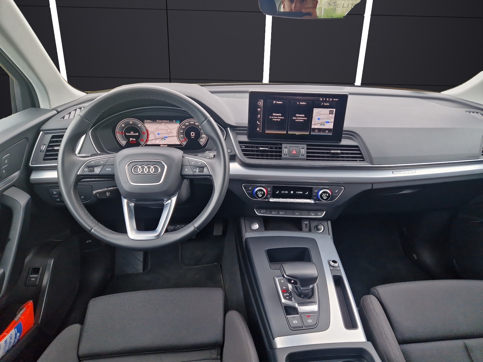 Fahrzeugabbildung Audi Q5 TDI quattro S line Navi RearView