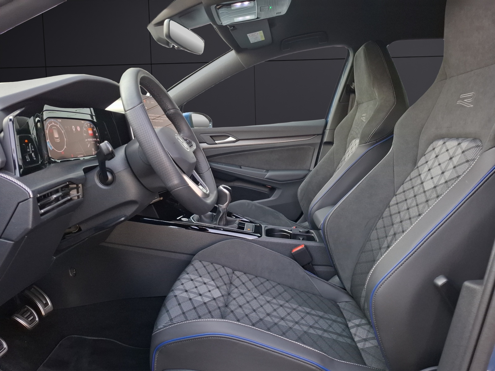 Fahrzeugabbildung Volkswagen Golf VIII TSI R-Line LED APP AID ACC RFK SH LHZ LM