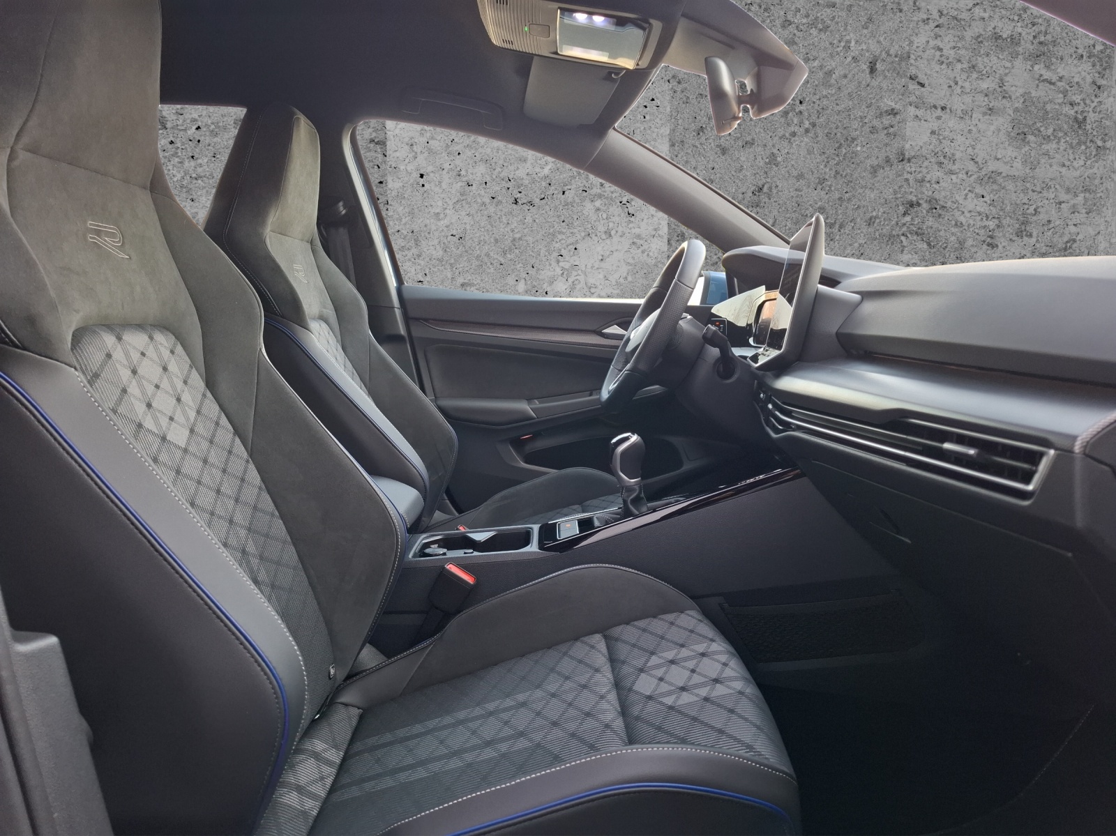 Fahrzeugabbildung Volkswagen Golf VIII TSI R-Line LED APP AID ACC RFK SH LHZ LM