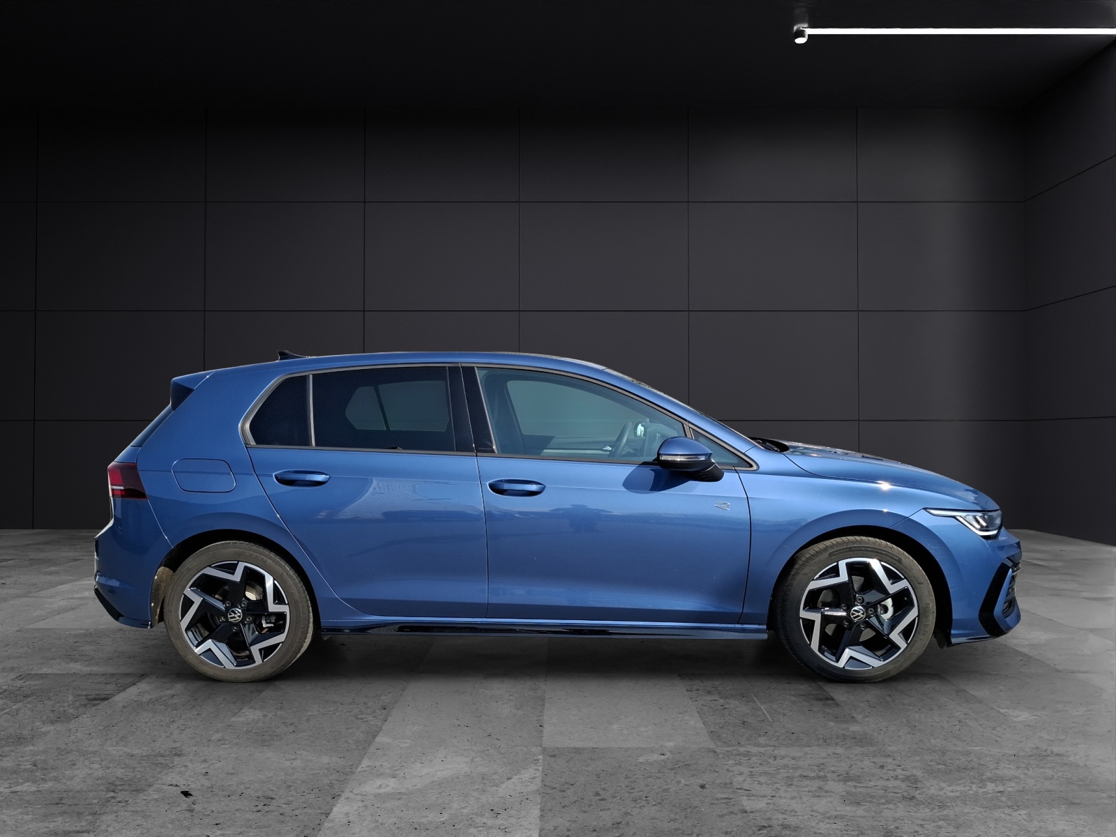 Fahrzeugabbildung Volkswagen Golf VIII TSI R-Line LED APP AID ACC RFK SH LHZ LM