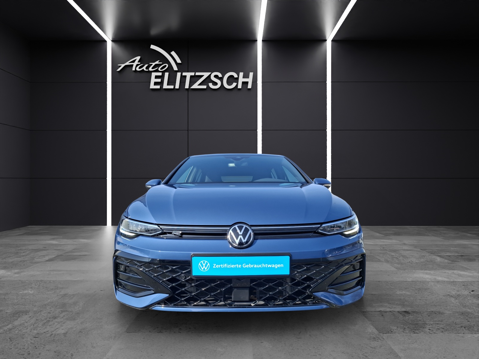 Fahrzeugabbildung Volkswagen Golf VIII TSI R-Line LED APP AID ACC RFK SH LHZ LM