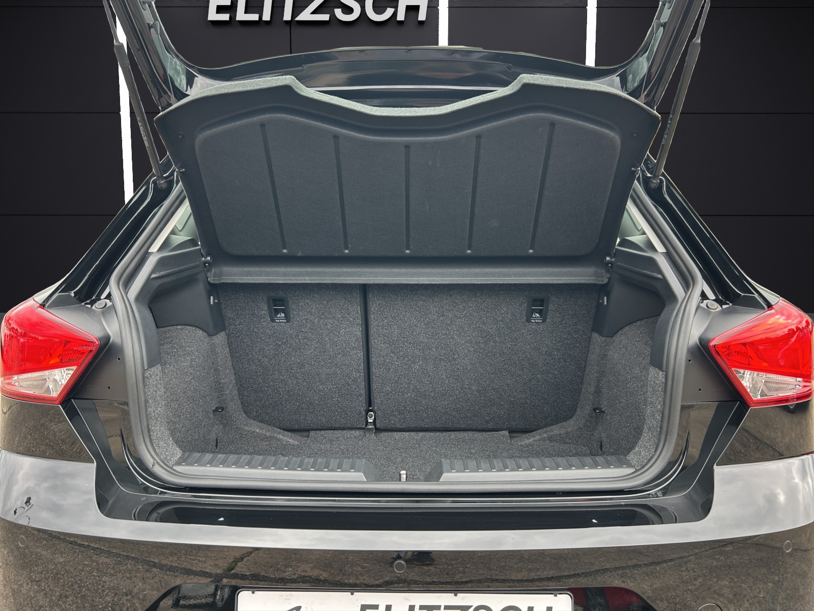 Fahrzeugabbildung SEAT Ibiza TSI Style DSG LED PDC CarPlay GRA SH