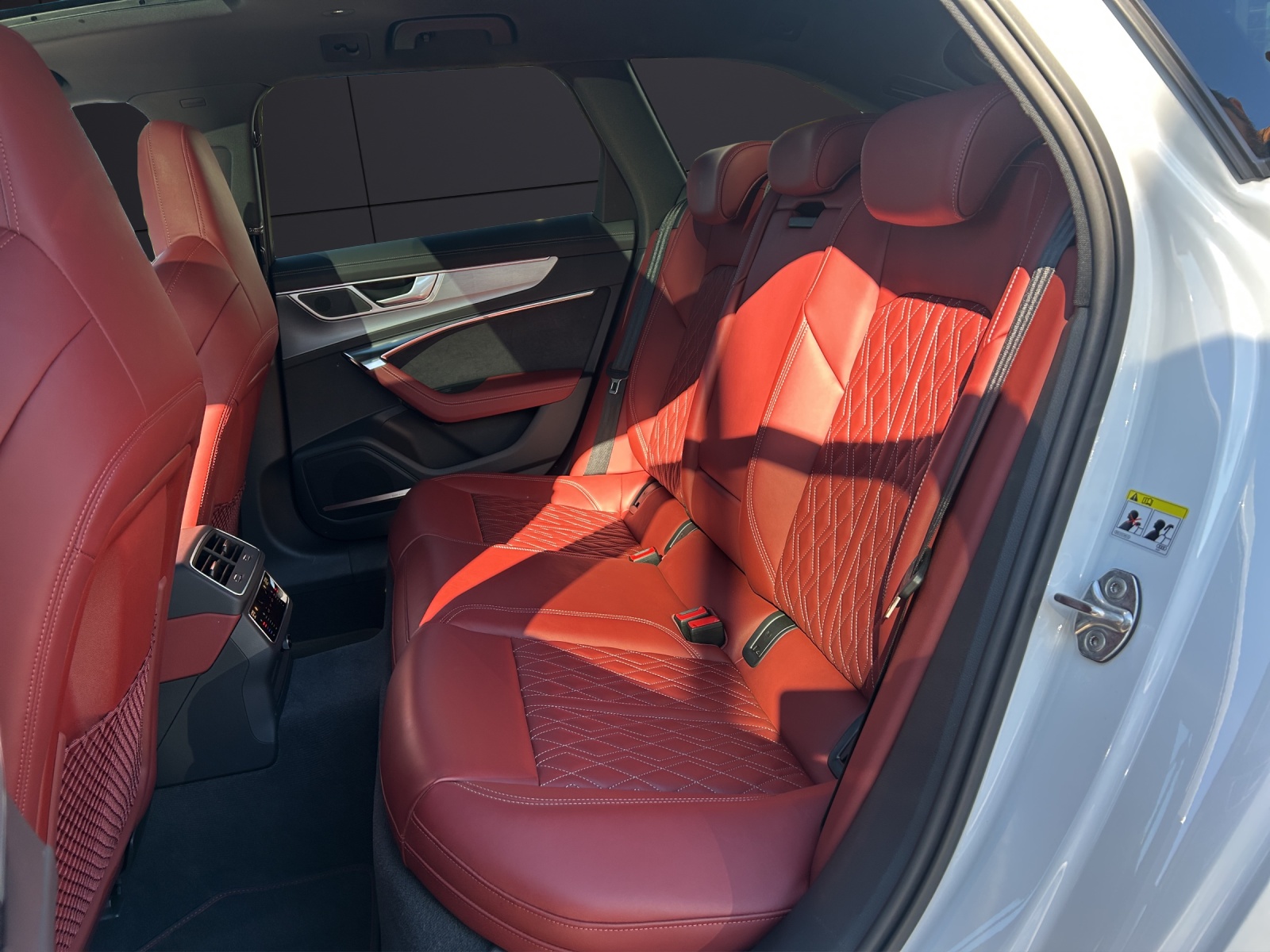 Fahrzeugabbildung Audi S6 Avant TDI quattro HD MATRIX AHZV PANO RFK ACC