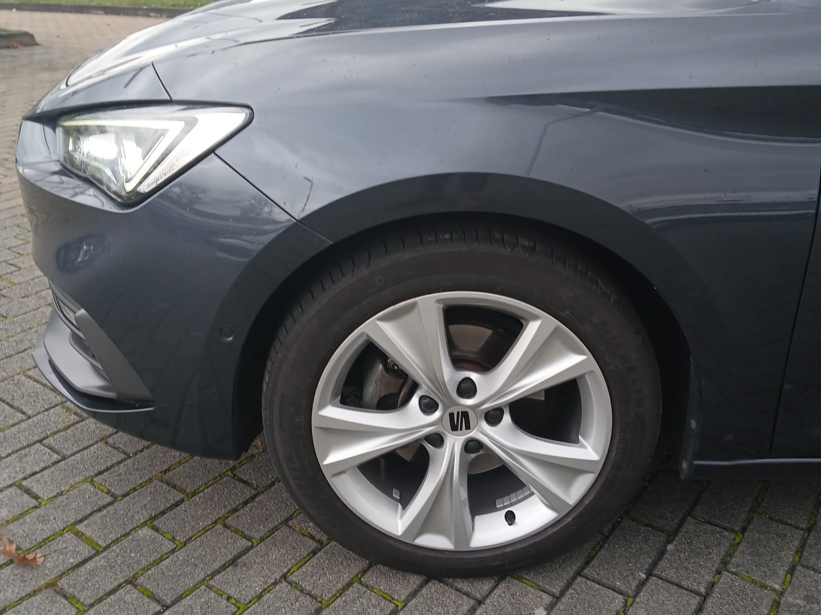 Fahrzeugabbildung SEAT Leon Sportstourer FR 1.5 TSI ACT ACC LED NAVI KLIMA