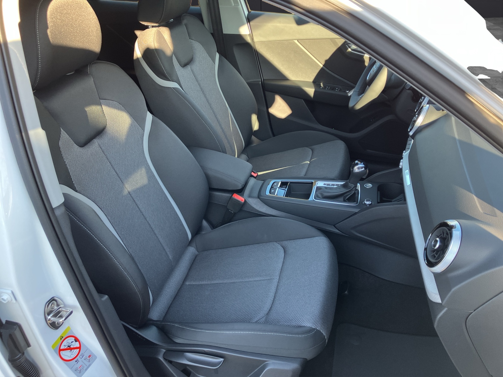 Fahrzeugabbildung Audi Q2 35 TFSI advanced LED NAVI