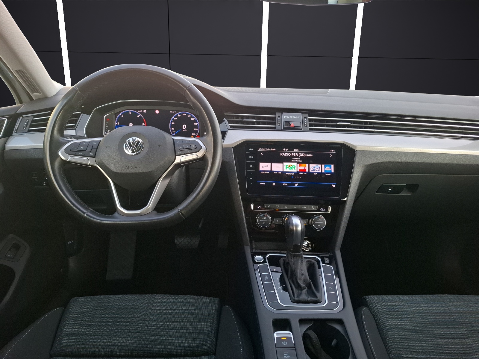 Fahrzeugabbildung Volkswagen Passat Variant TDI Business DSG Standhzg LED Navi ACC RFK SH