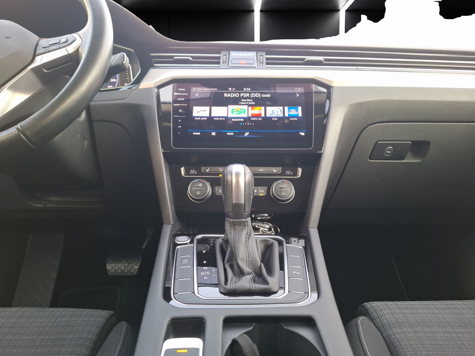 Fahrzeugabbildung Volkswagen Passat Variant TDI Business DSG Standhzg LED Navi ACC RFK SH