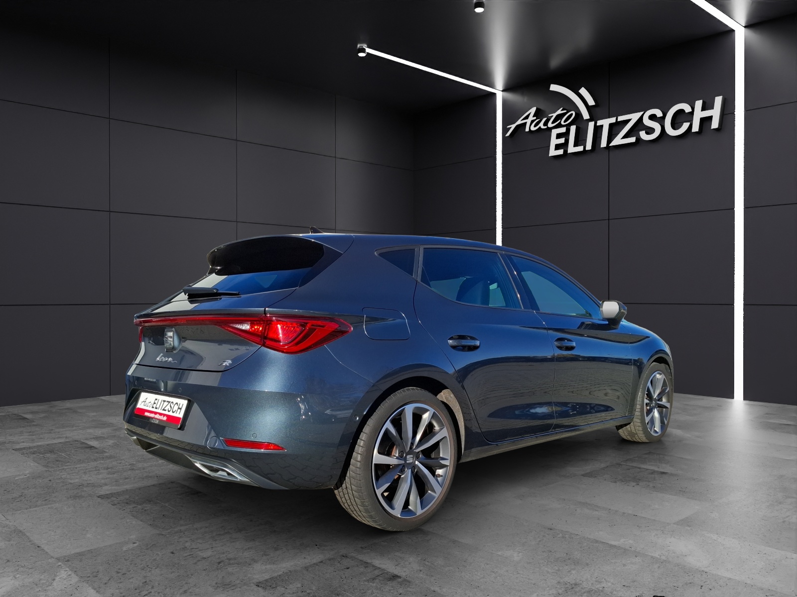 Fahrzeugabbildung SEAT Leon eTSI FR-Line DSG LED ACC Park-Assist SH 18