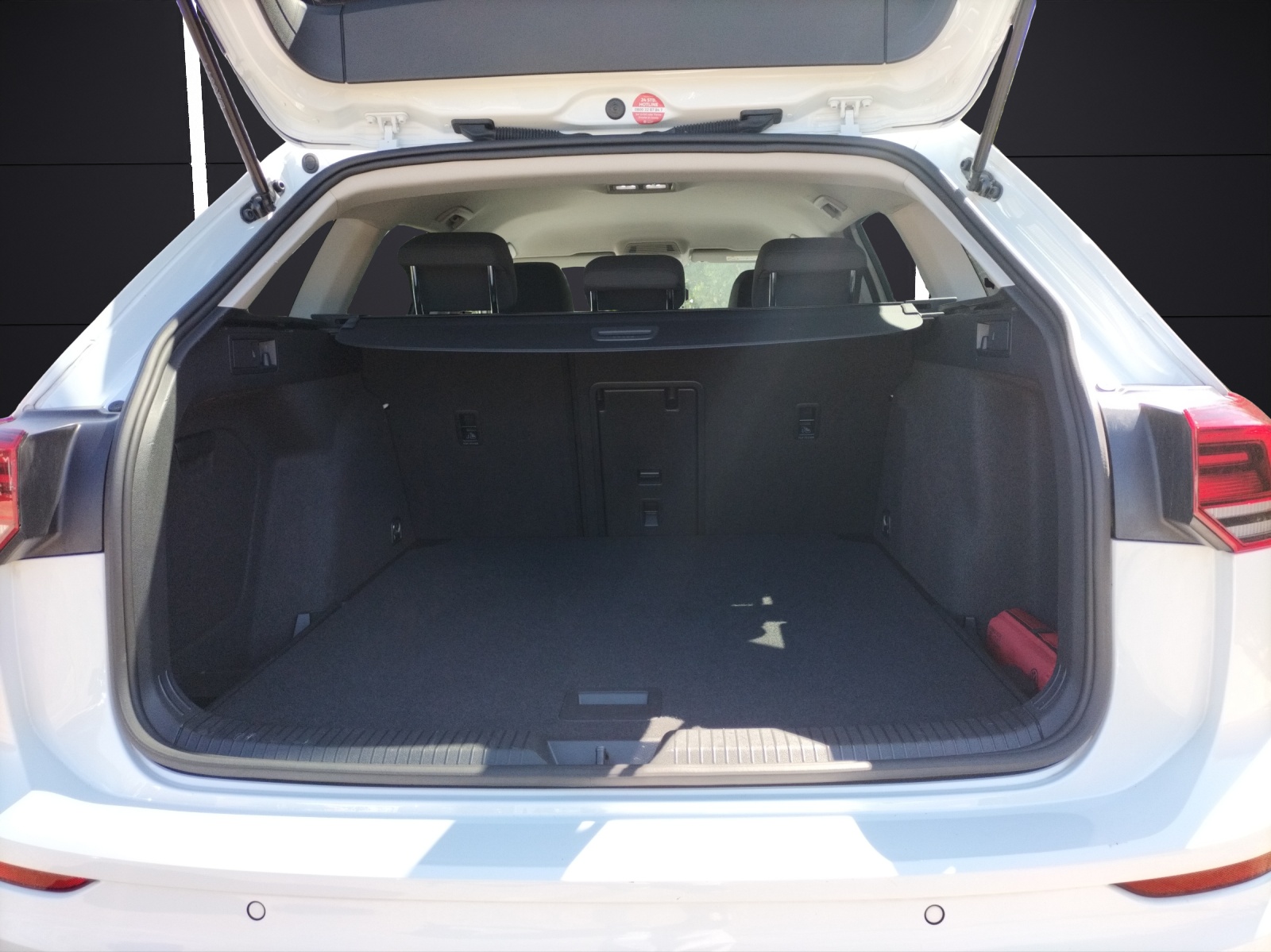 Fahrzeugabbildung Volkswagen Golf VIII Variant TDI Life LED Navi AID ACC PDC SH