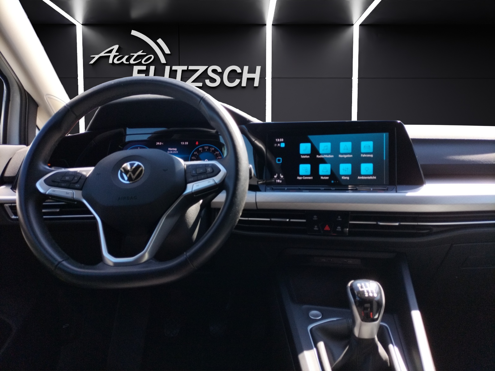 Fahrzeugabbildung Volkswagen Golf VIII Variant TDI Life LED Navi AID ACC PDC SH