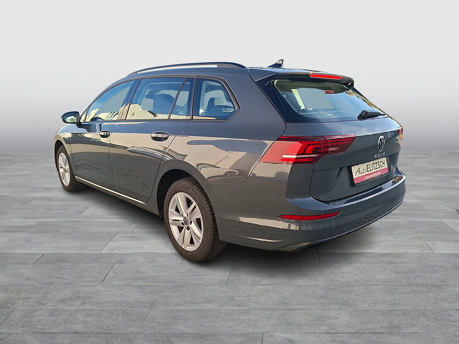 Fahrzeugabbildung Volkswagen Golf VIII Variant TSI Life LEDplus Navi AID ACC PDC SH