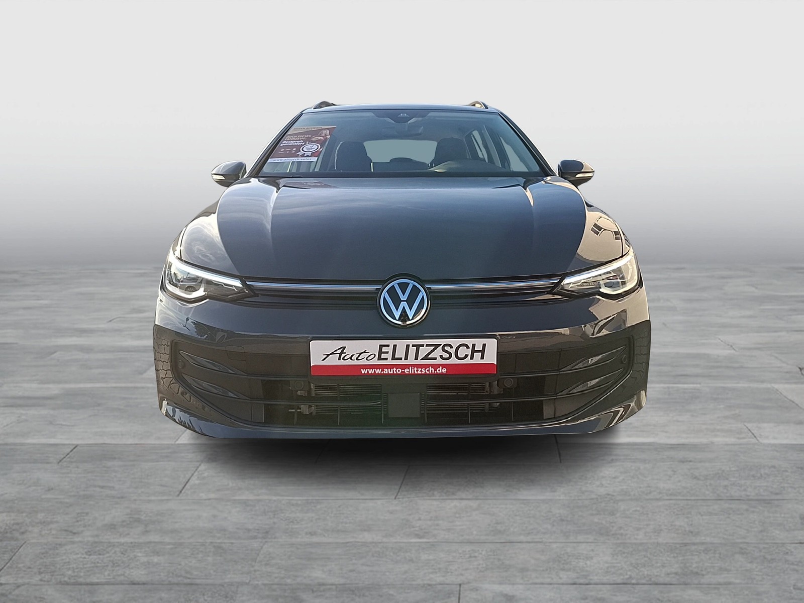 Fahrzeugabbildung Volkswagen Golf VIII Variant TSI Life LEDplus Navi AID ACC PDC SH