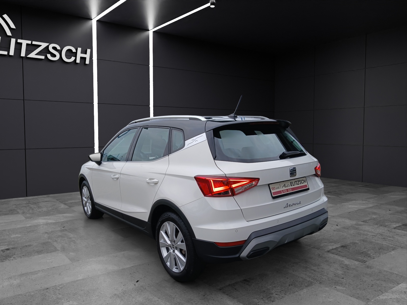 Fahrzeugabbildung SEAT Arona TSI Xperience DSG LED AHK GRA PDC SH LM