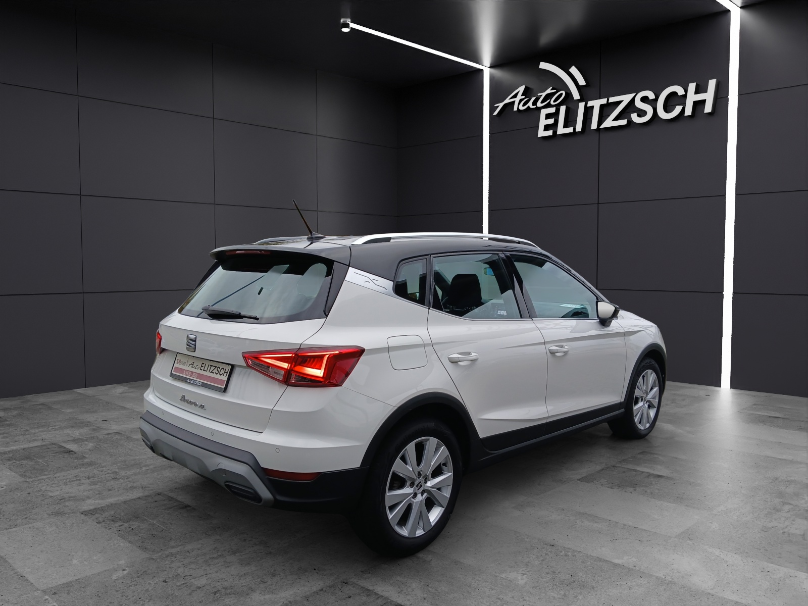 Fahrzeugabbildung SEAT Arona TSI Xperience DSG LED AHK GRA PDC SH LM