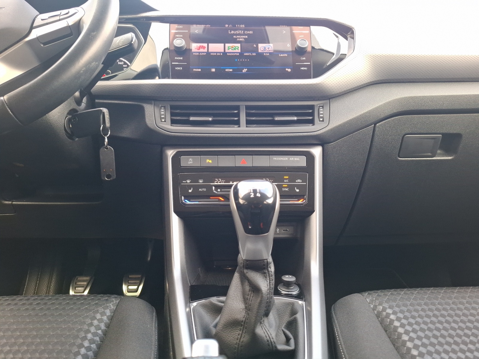 Fahrzeugabbildung Volkswagen T-Cross TSI Active Navi ACC PDC SH LM