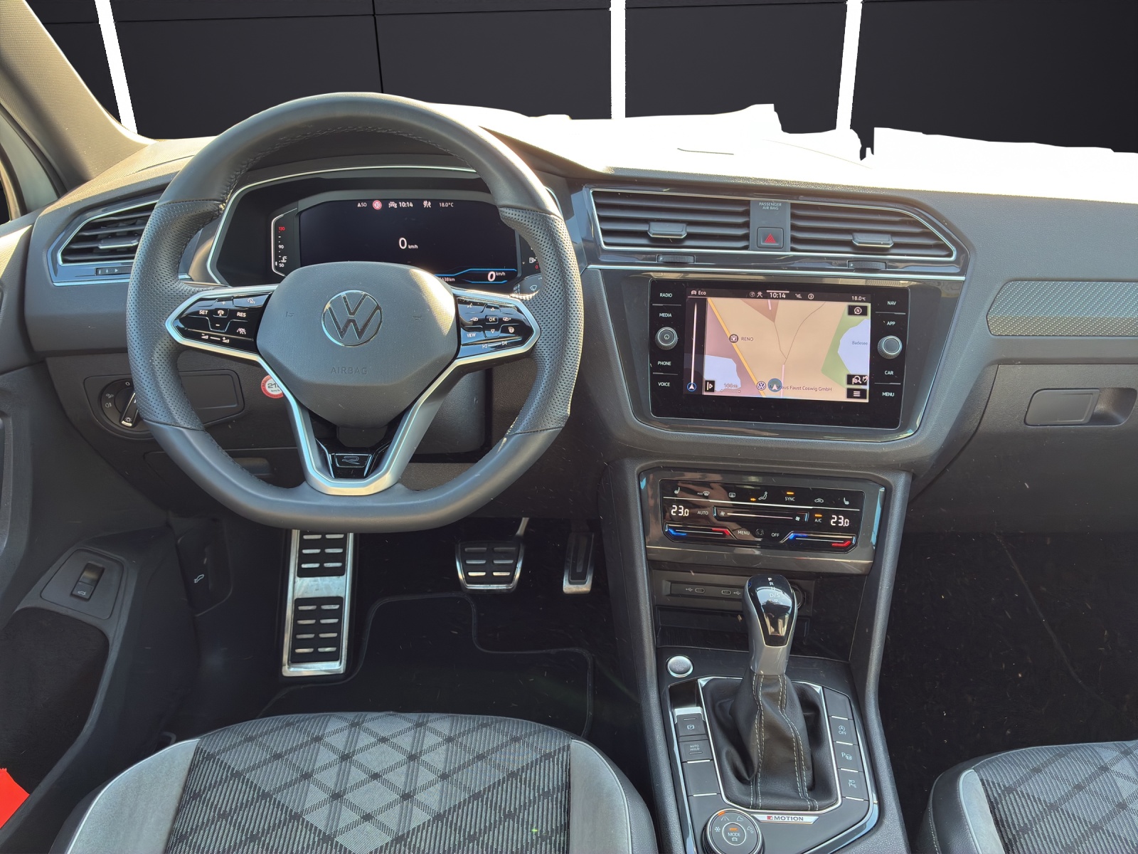 Fahrzeugabbildung Volkswagen Tiguan TDI R-Line DSG 4M Matrix Navi AID ACC RFK SH 20