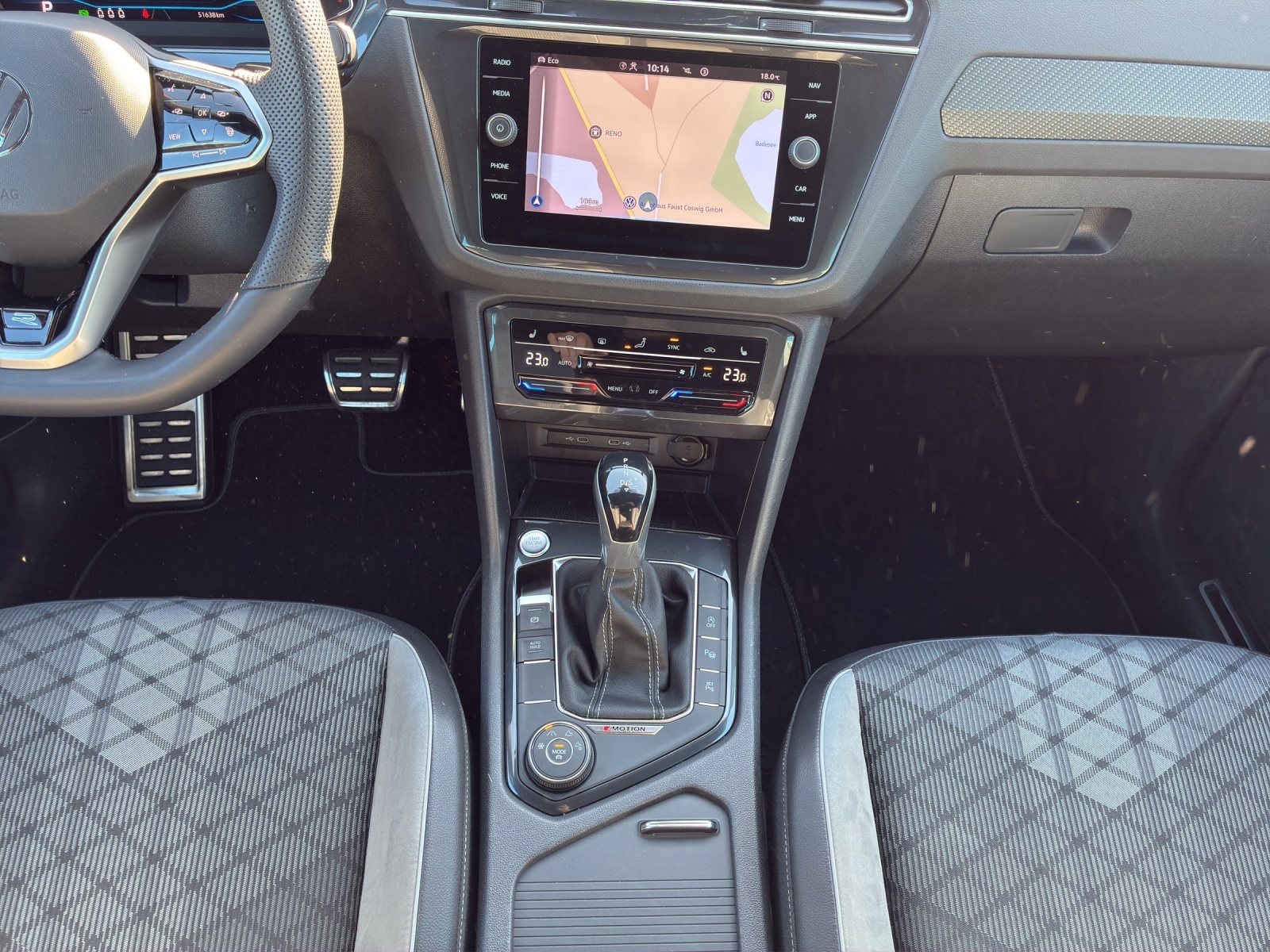 Fahrzeugabbildung Volkswagen Tiguan TDI R-Line DSG 4M Matrix Navi AID ACC RFK SH 20