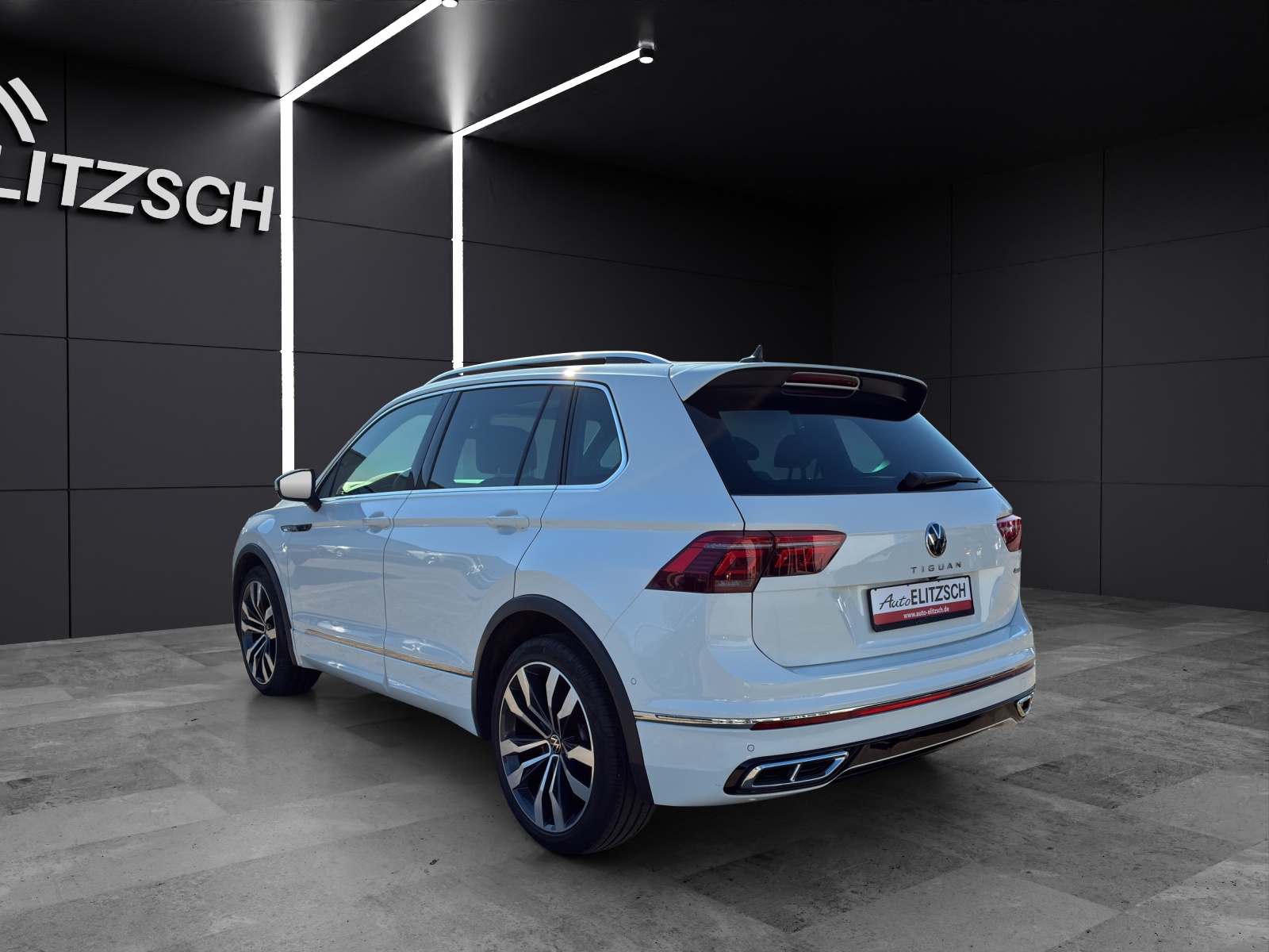 Fahrzeugabbildung Volkswagen Tiguan TDI R-Line DSG 4M Matrix Navi AID ACC RFK SH 20