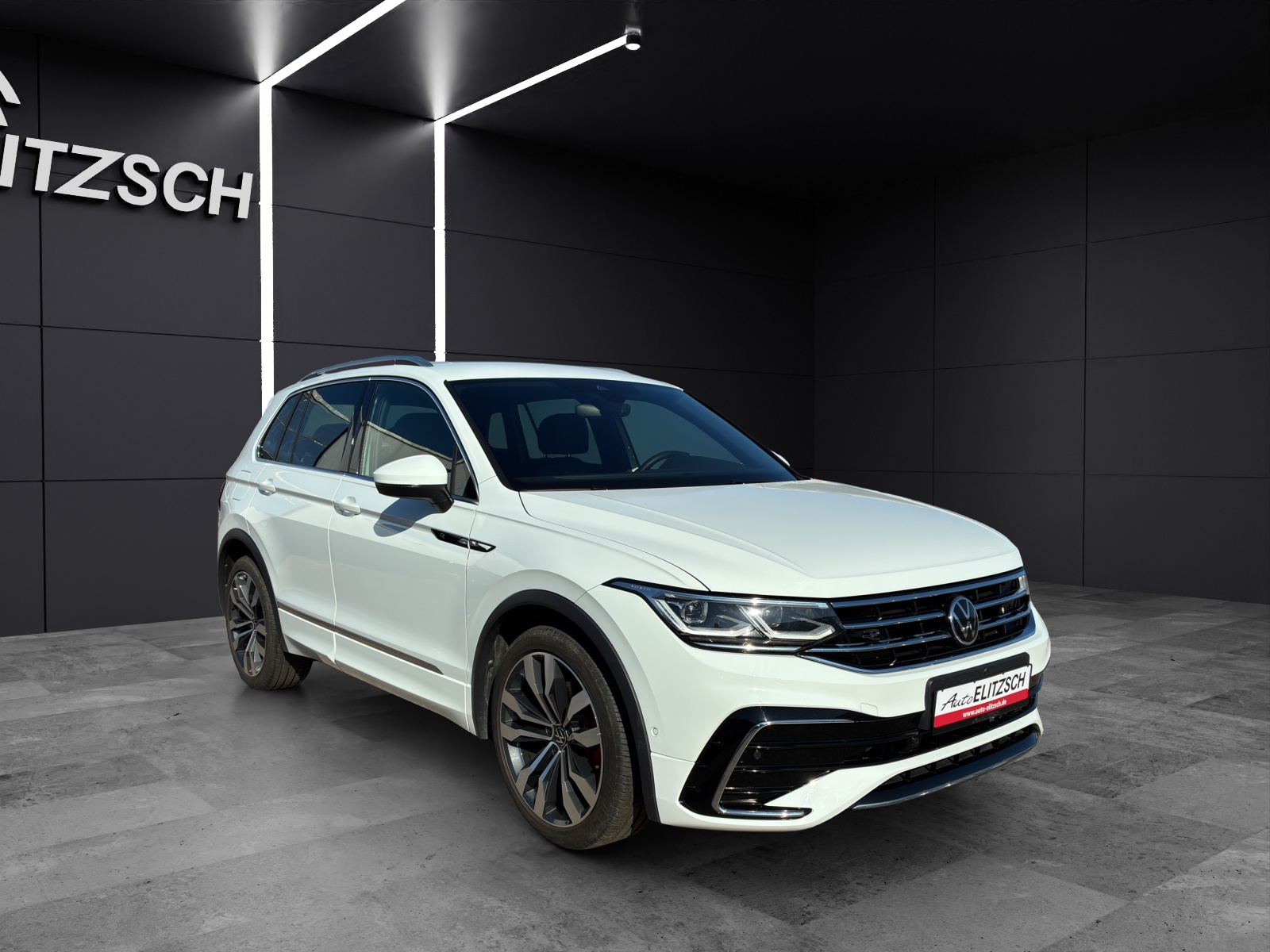 Fahrzeugabbildung Volkswagen Tiguan TDI R-Line DSG 4M Matrix Navi AID ACC RFK SH 20