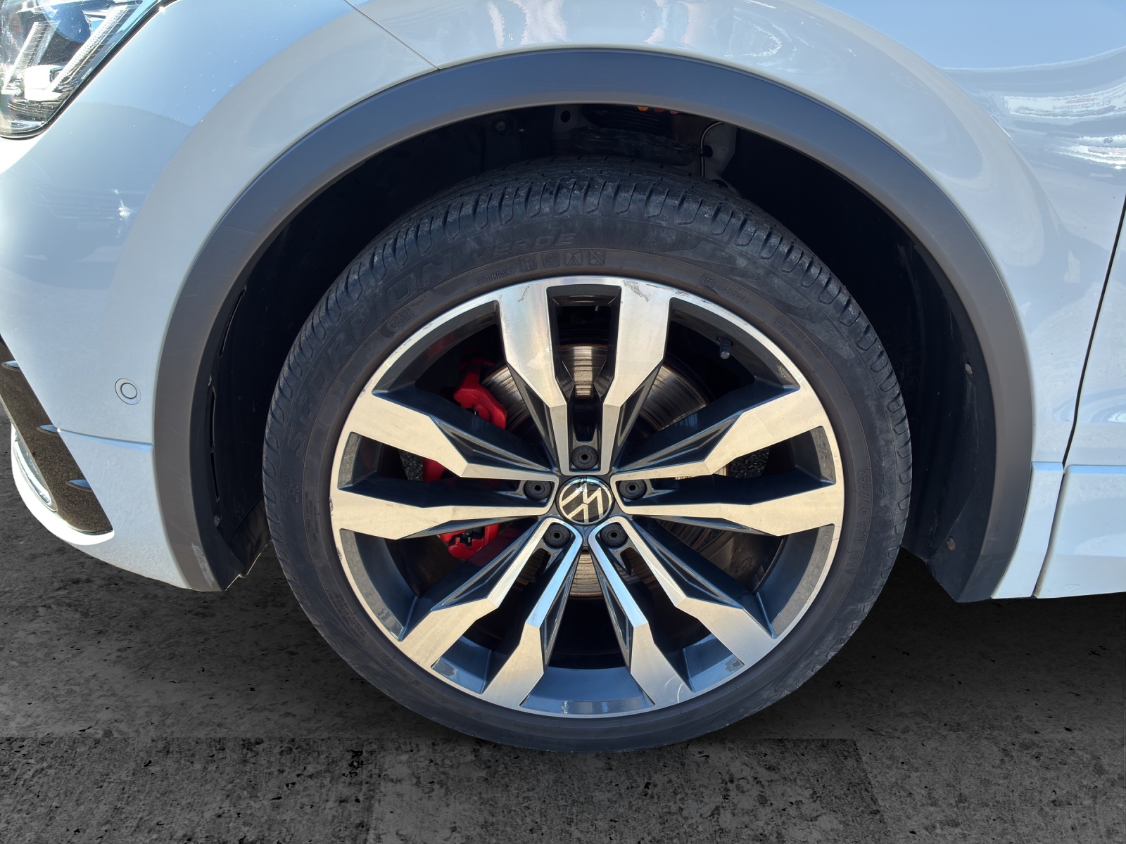 Fahrzeugabbildung Volkswagen Tiguan TDI R-Line DSG 4M Matrix Navi AID ACC RFK SH 20