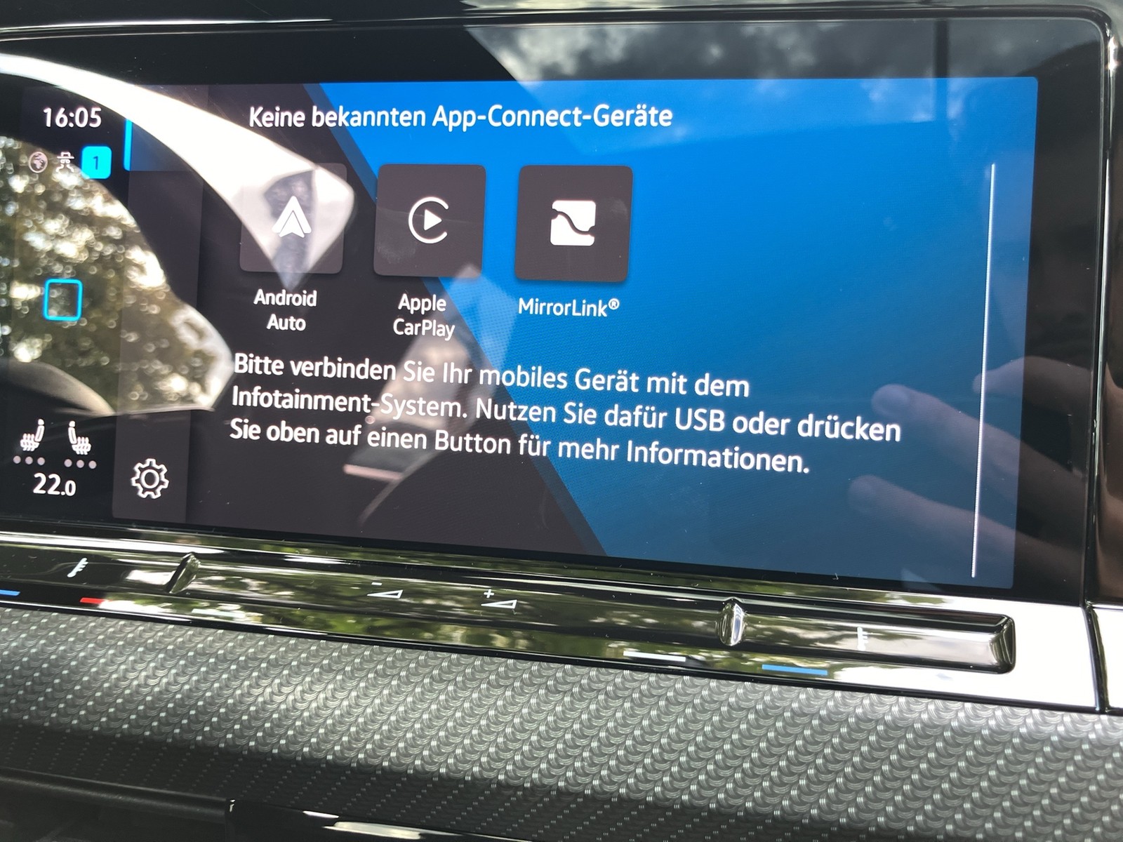 Fahrzeugabbildung Volkswagen Golf VIII TSI R-Line LEDplus CarPlay AID ACC Herman Pano PDC SH 18