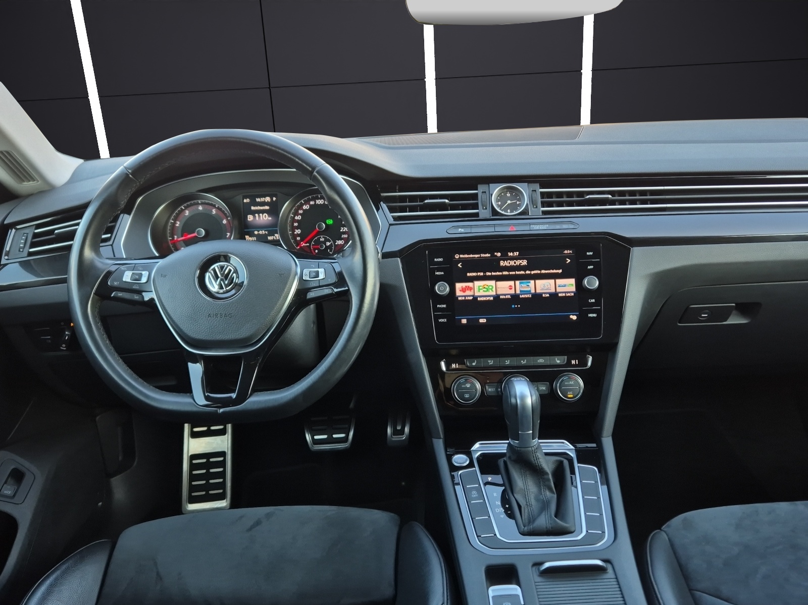 Fahrzeugabbildung Volkswagen Arteon Elegance TSI DSG LED AHK SH PDC Navi Klima