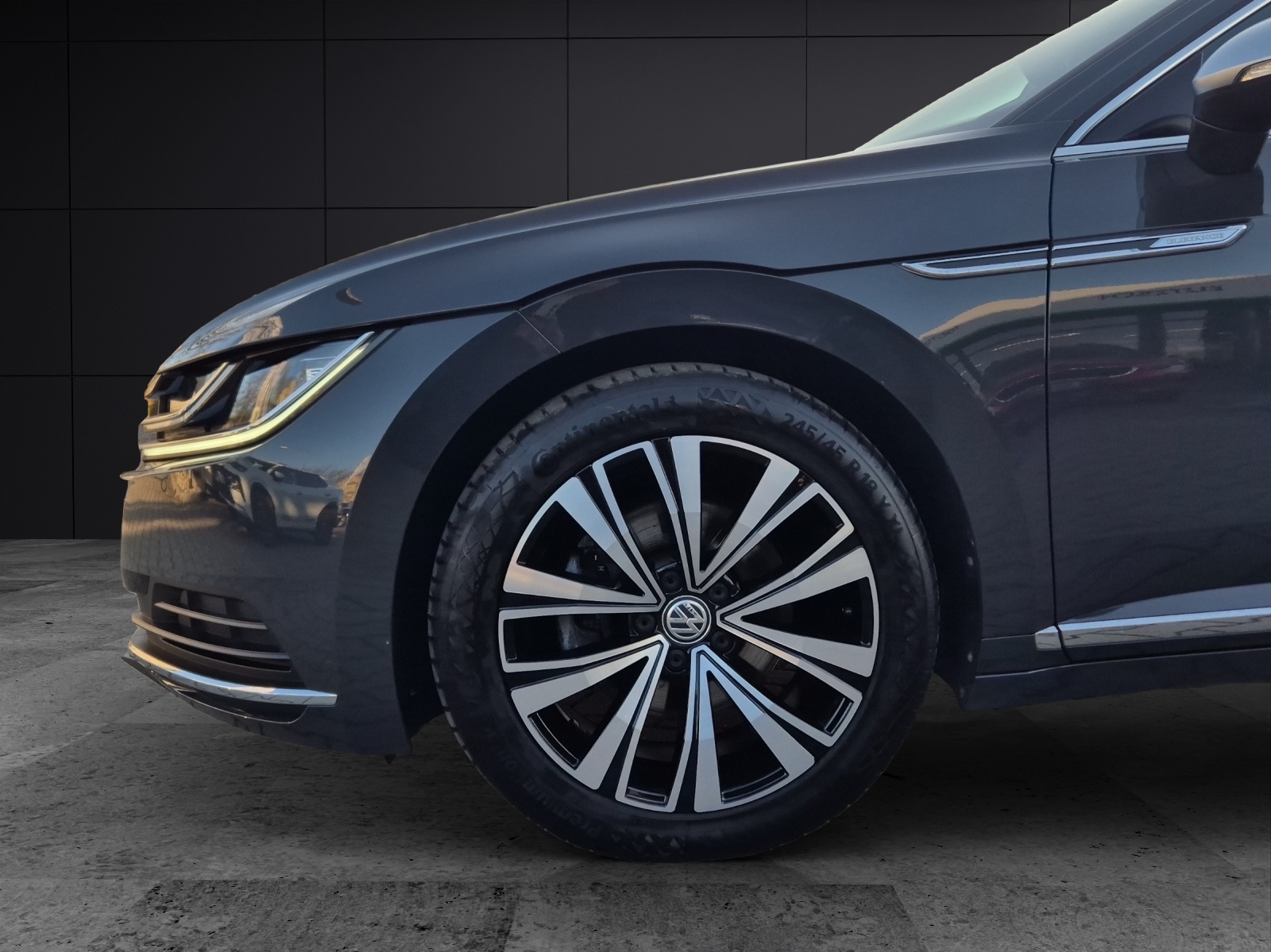 Fahrzeugabbildung Volkswagen Arteon Elegance TSI DSG LED AHK SH PDC Navi Klima