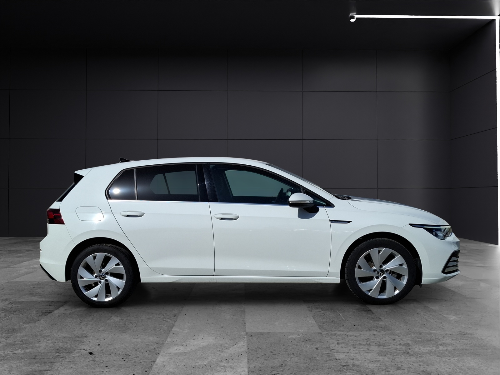 Fahrzeugabbildung Volkswagen Golf VIII TSI Style LEDplus Navi AID ACC RFK SH