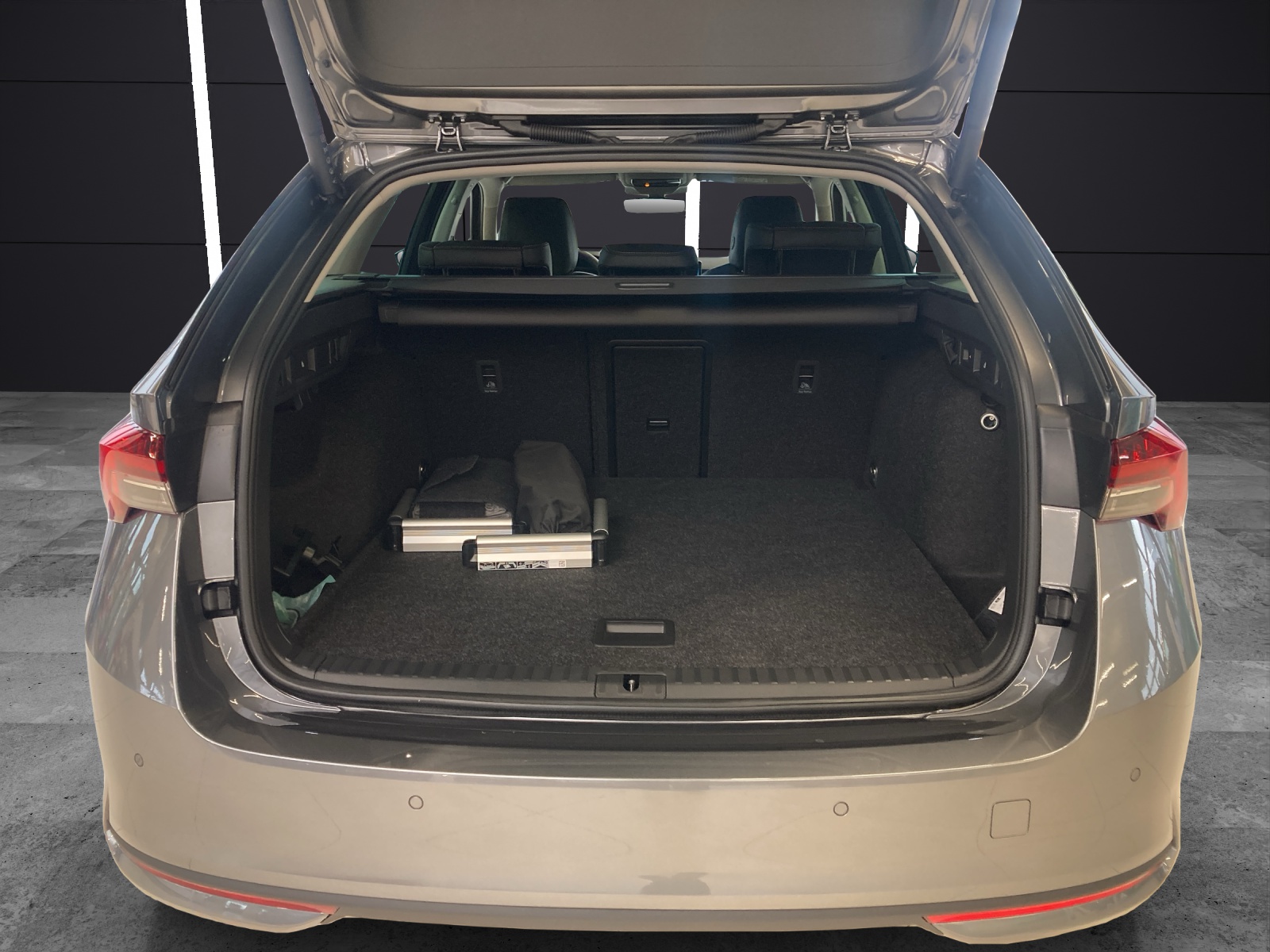 Fahrzeugabbildung SKODA Octavia Combi TOUR 2.0 TDI 110 kW DSG NAVI SH AHZV ACC