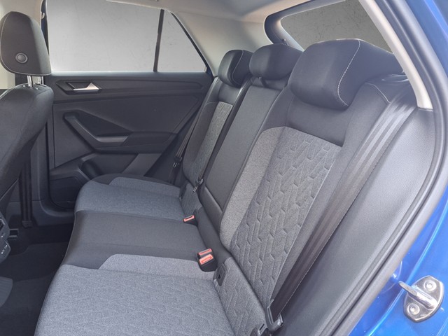 Fahrzeugabbildung Volkswagen T-Roc TSI Move AHK Navi LED AID ACC Park-Assist SH LM