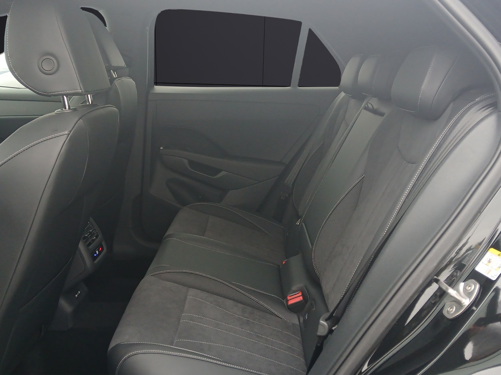 Fahrzeugabbildung Volkswagen T-Roc Style Head Up NAVI DAB ACC