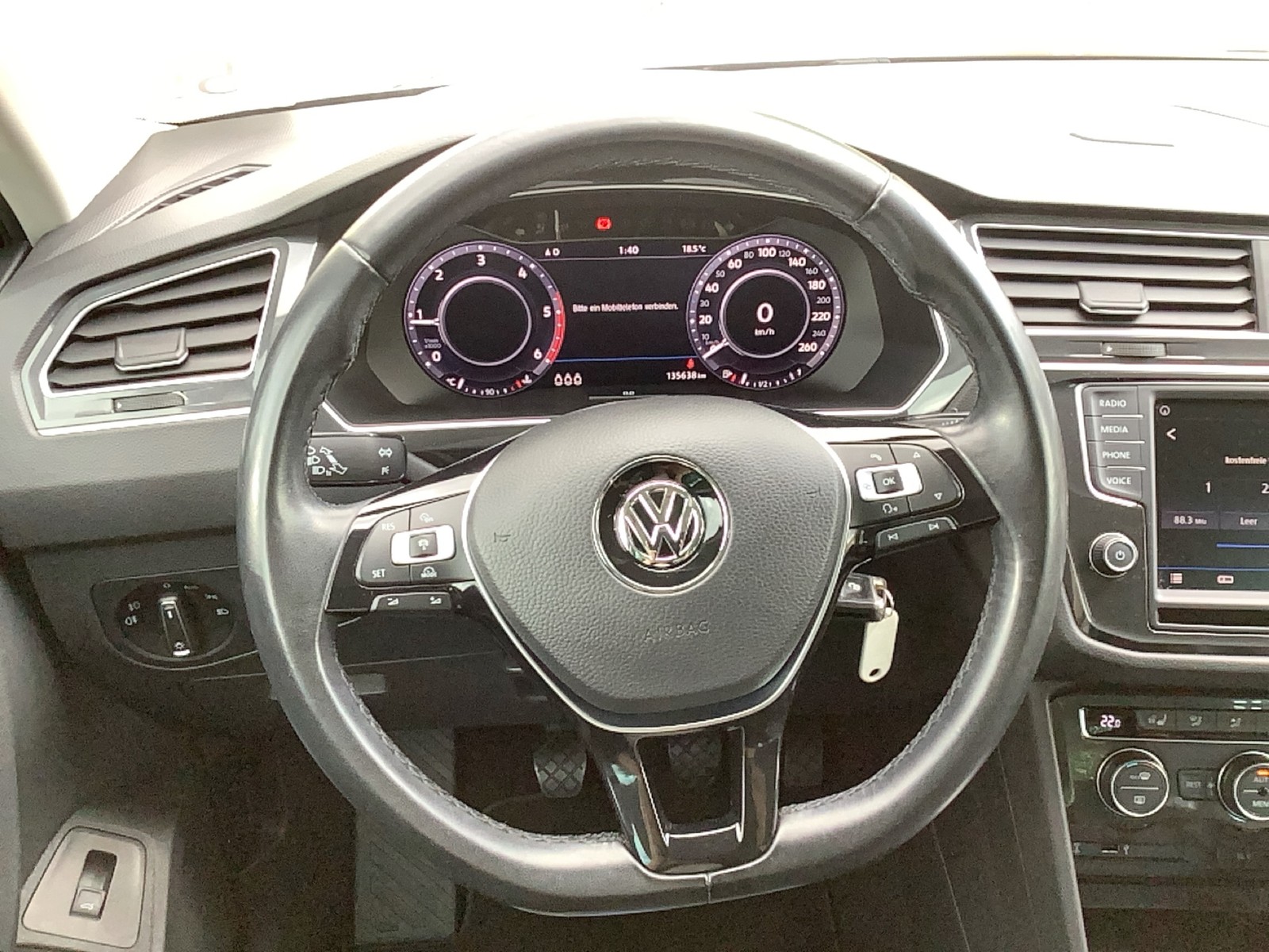 Fahrzeugabbildung Volkswagen Tiguan TDI Highline R-Line LED AHK ACC Navi Leder AID RFK SHZ 19