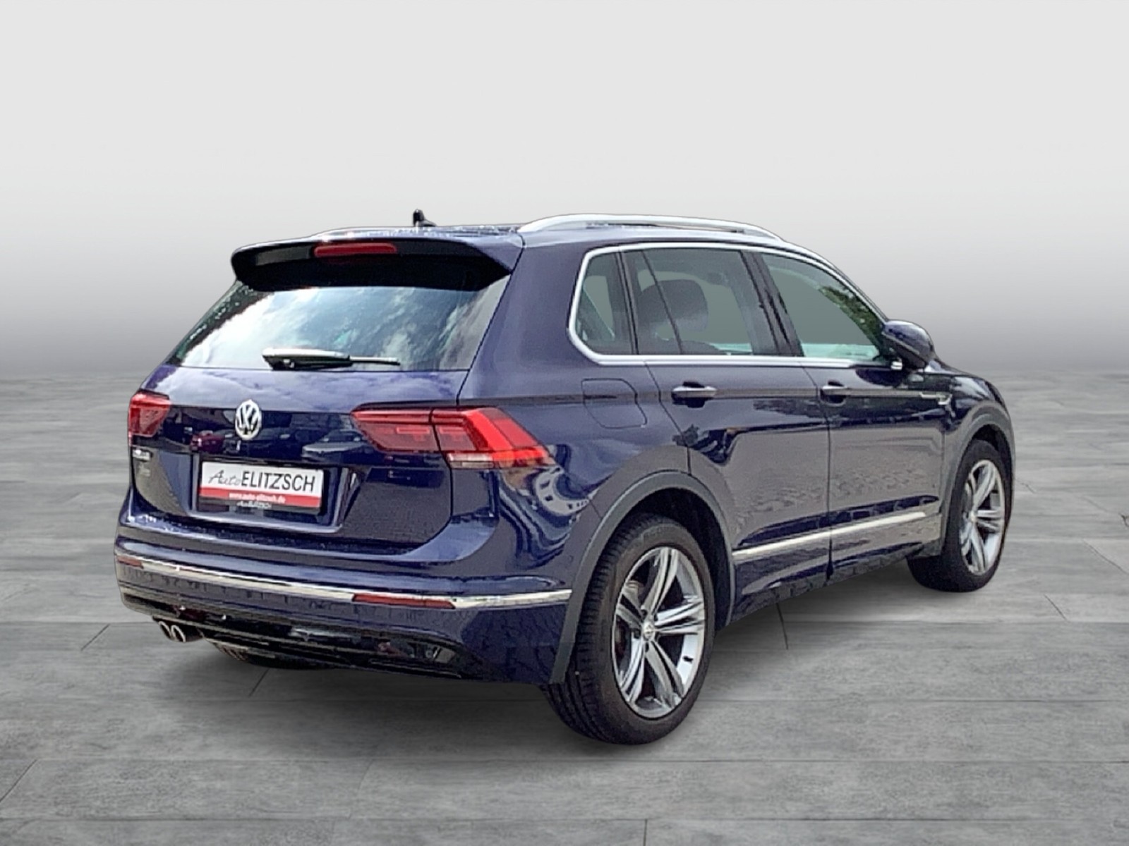 Fahrzeugabbildung Volkswagen Tiguan TDI Highline R-Line LED AHK ACC Navi Leder AID RFK SHZ 19