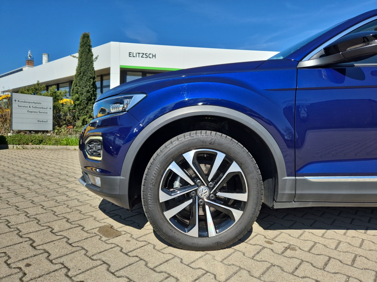 Fahrzeugabbildung Volkswagen T-Roc TSI United LED ACC AHK PANO NAVI LED ACC AHK PANO NAVI