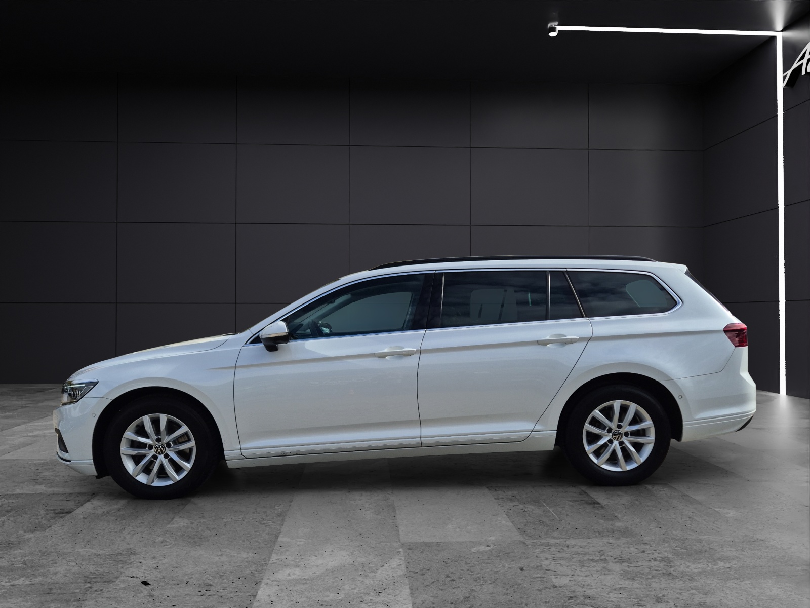 Fahrzeugabbildung Volkswagen Passat Variant TDI Business DSG Matrix AHK Navi Pano ACC RFK SH