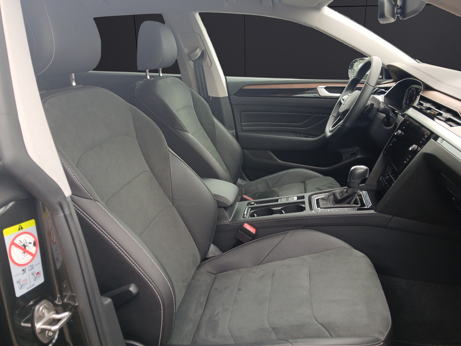 Fahrzeugabbildung Volkswagen Arteon SB TDI Elegance DSG LED AHK Navi AID ACC RFK SH