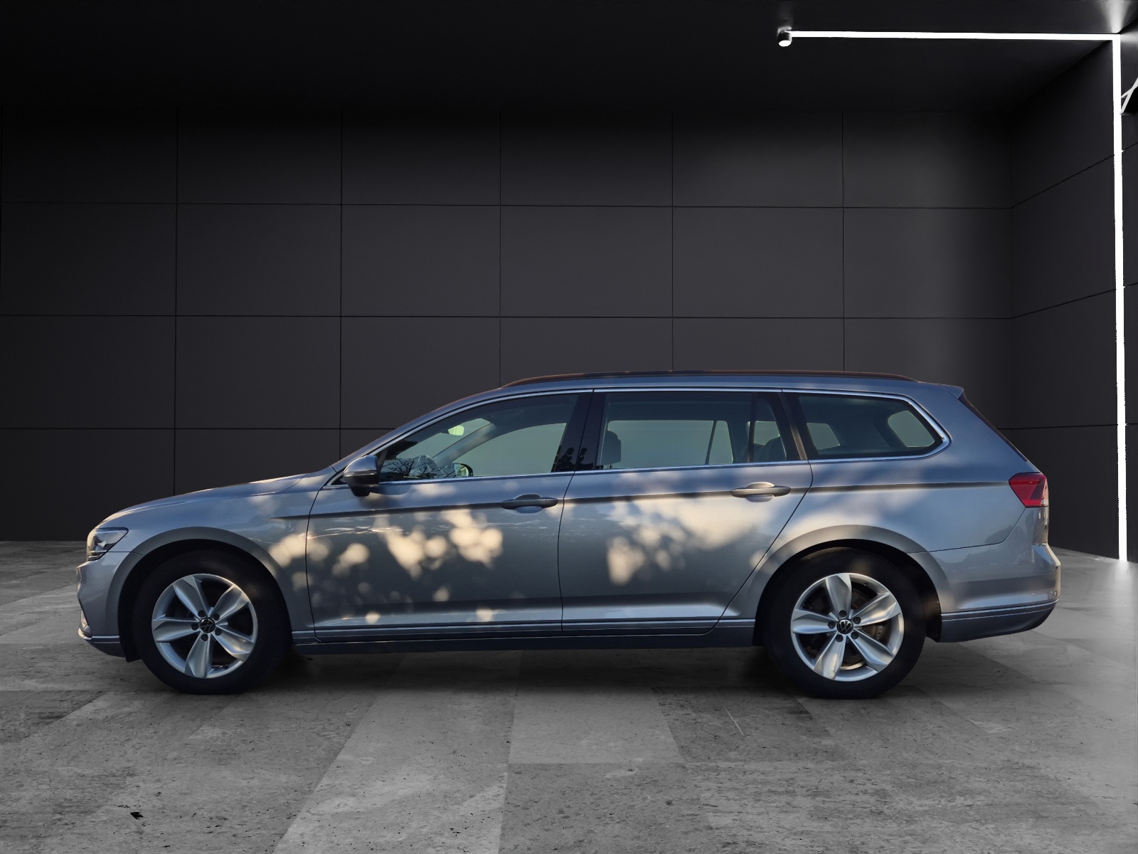 Fahrzeugabbildung Volkswagen Passat Variant TDI Business DSG 4M LED AHK Navi ACC RFK SH